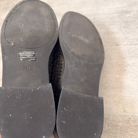 Michael Kors Finley womens black leather perforated loafers size 7M - Picture 12 of 12